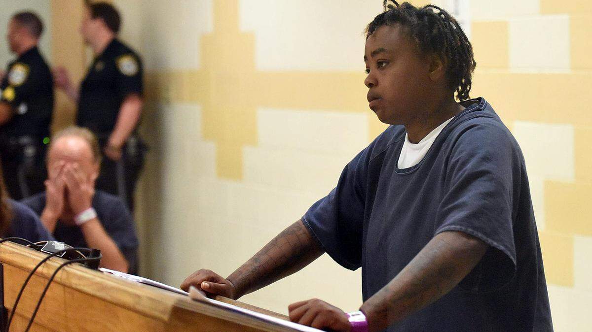 A judge set a bond of $130,000 for a Kenyatta Cox, charged with one count of heroin trafficking and two counts of selling heroin, during her first appearance on Tuesday. 
 TIFFANY TOMPKINS-CONDIE/Bradenton Herald