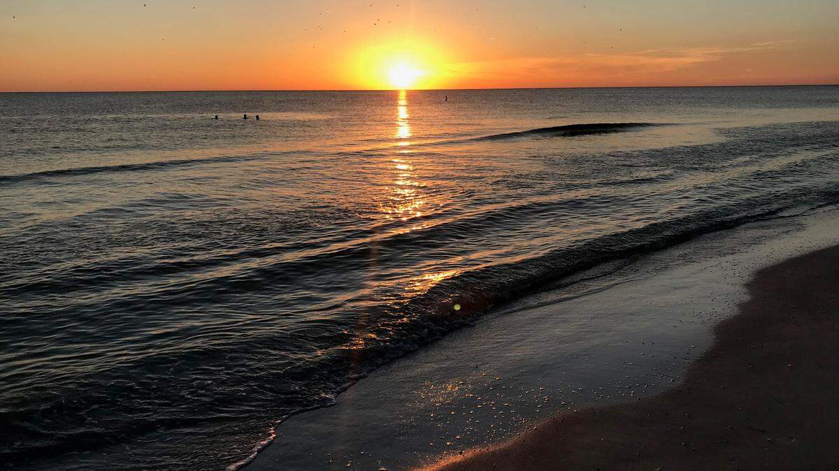 The sun sets recently on Anna Maria Island. The Manatee County Tourist Development Council is working to ensure that visitors return in force after red tide disappears from local waters.