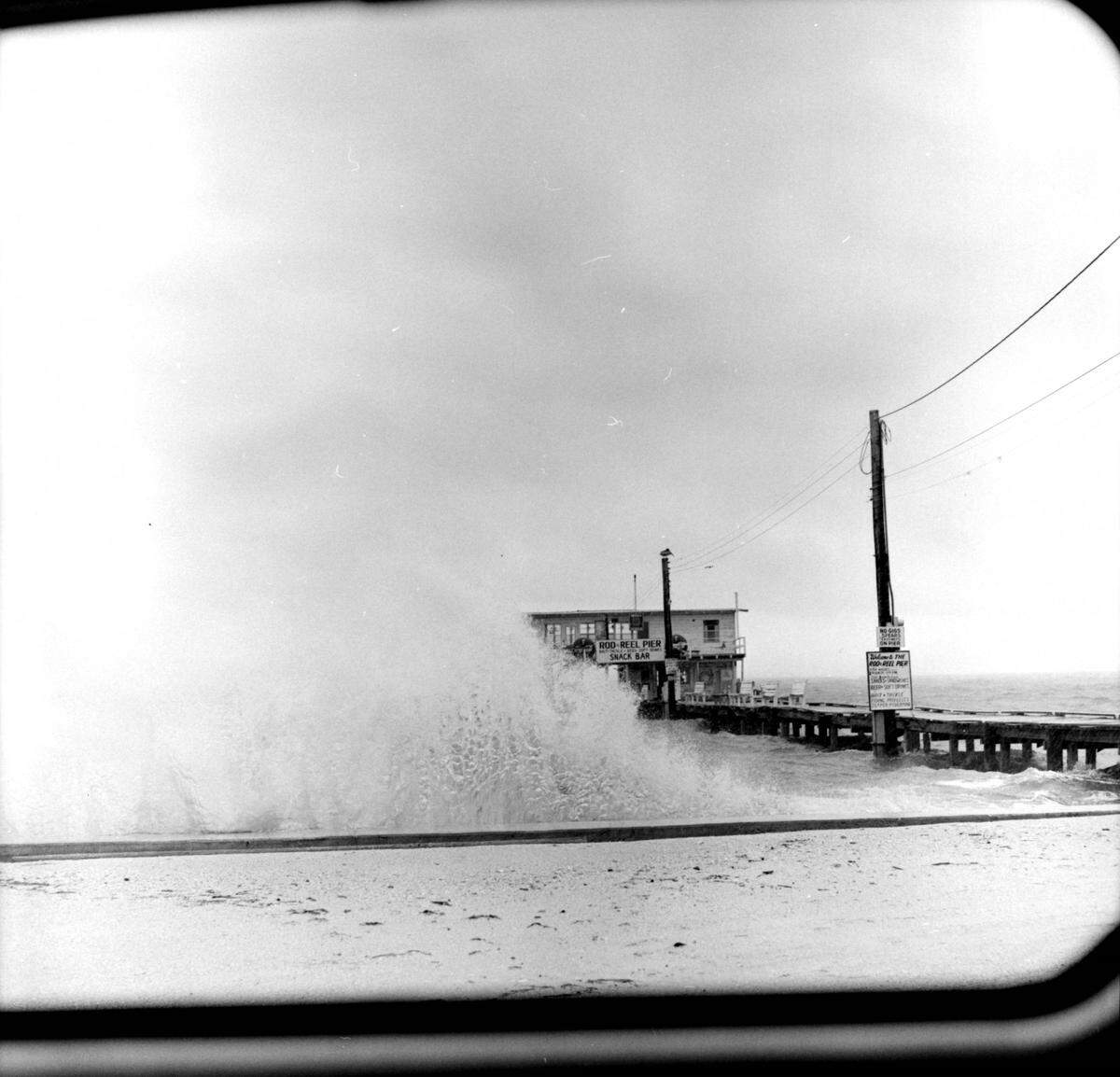 Hurricane Gladys stirs up waves near the Rod & Reel Pier in 1968. 
