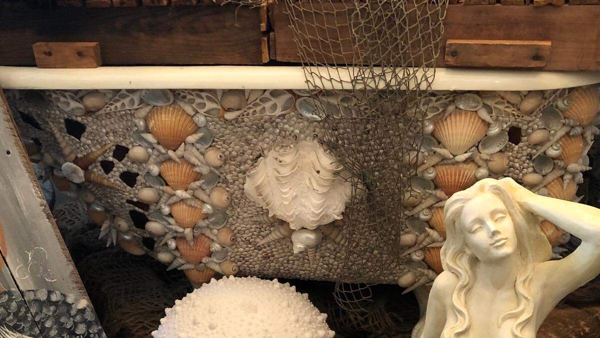 Gypsea Soul boutique offers unique home decor items, artwork, art classes, and clothing The business is located at 615 15th St. W.