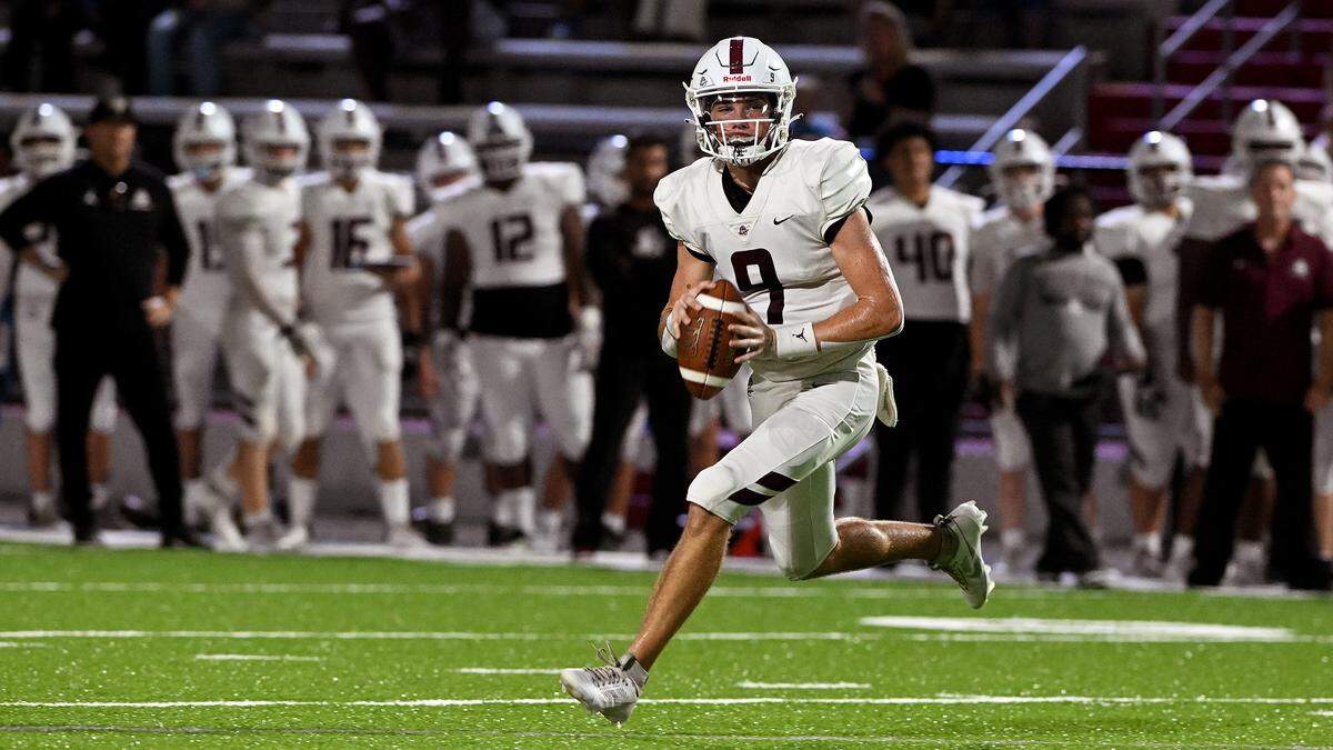 Braden River’s Lucas Despot looks for a receiver at Hawkins Stadium Friday, Sept. 15, 2023.