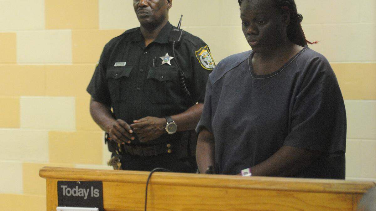 Keishanna Thomas makes her first appearance in court Monday at the Manatee County Jail, on a charge of aggravated child abuse related to an incident involving her 12-year-old son. 
 GRANT JEFFERIES/Bradenton Herald