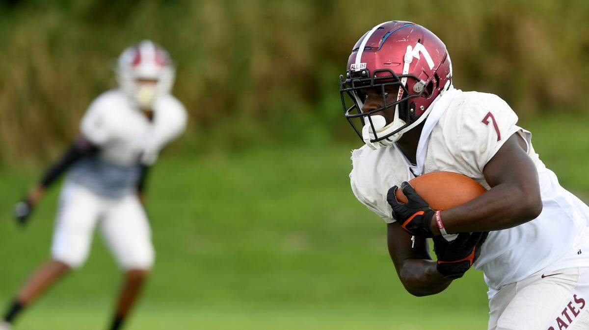 Trayvon Pinder, junior running back at Braden River High in practice Tuesday, Sept. 13, 2022.