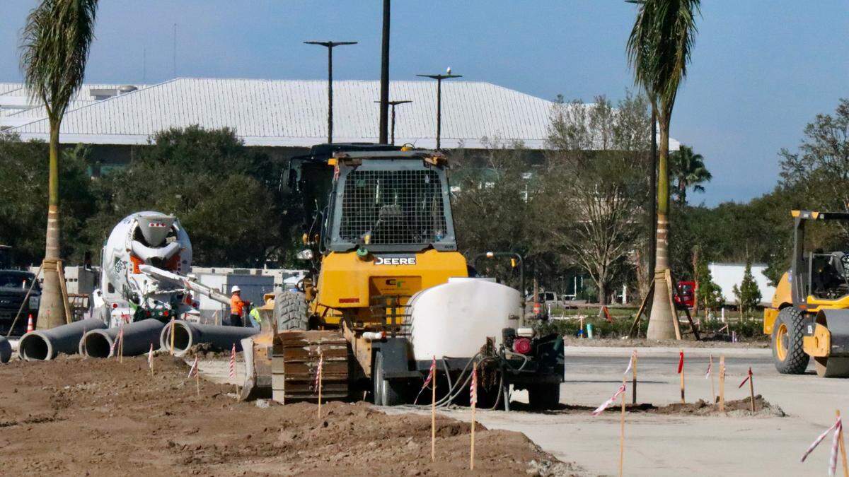 1/24/2022--A Ruth’s Chris Steakhouse is planned at 6490 University Parkway in the Center Point multi-use development in Lakewood Ranch. Shown above is work under way on Monday. Construction of the 6,500 square foot restaurant is expected to begin in mid-2022 and the opening is planned for 2023.
