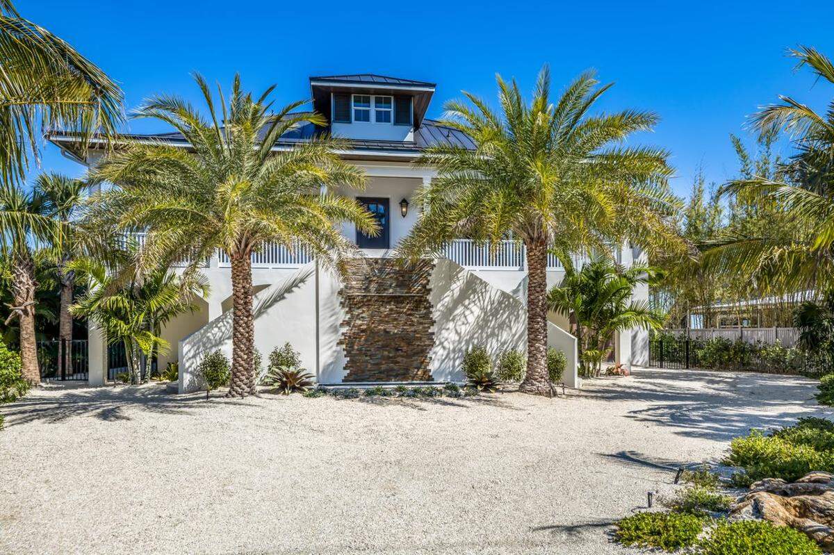 This estate on Sarasota Bay at 816 South Bay Boulevard sold for $4.075 million this month, a record for bayfront real estate on Anna Maria Island.