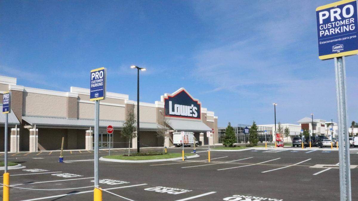 Creekside Commons shopping center, shown Nov. 17, 2022, has a Dec. 30 opening date for anchor store Lowes at 8740 U.S. 301 N., Parrish.