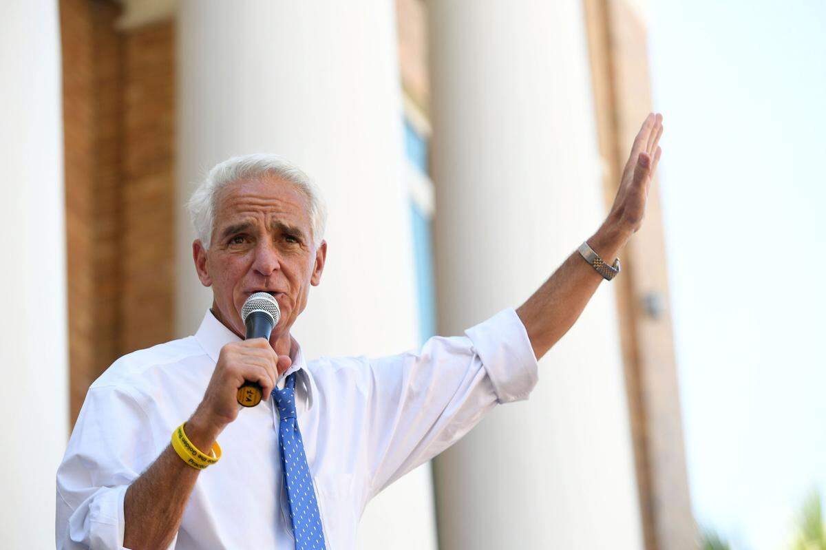 10/02/21—Former Florida Gov. Charlie Crist makes a speech at a stop at the courthouse as pro-choice advocates marched through the streets of downtown Bradenton Saturday, joining hundreds of other Women’s March demonstrators across the country in support of reproductive rights. The march was organized by Women’s Voices of Southwest Florida.