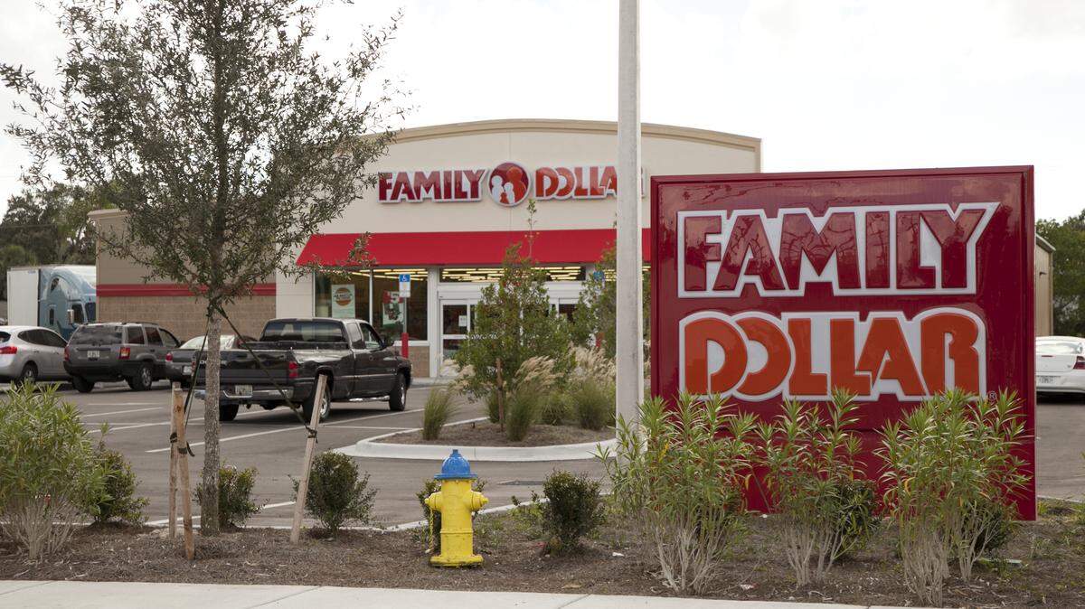 After a year of construction work, national value chain Family Dollar has opened its 10th and newest store in Manatee County at 1508 32nd Avenue E. MATT M. JOHNSON/Bradenton Herald