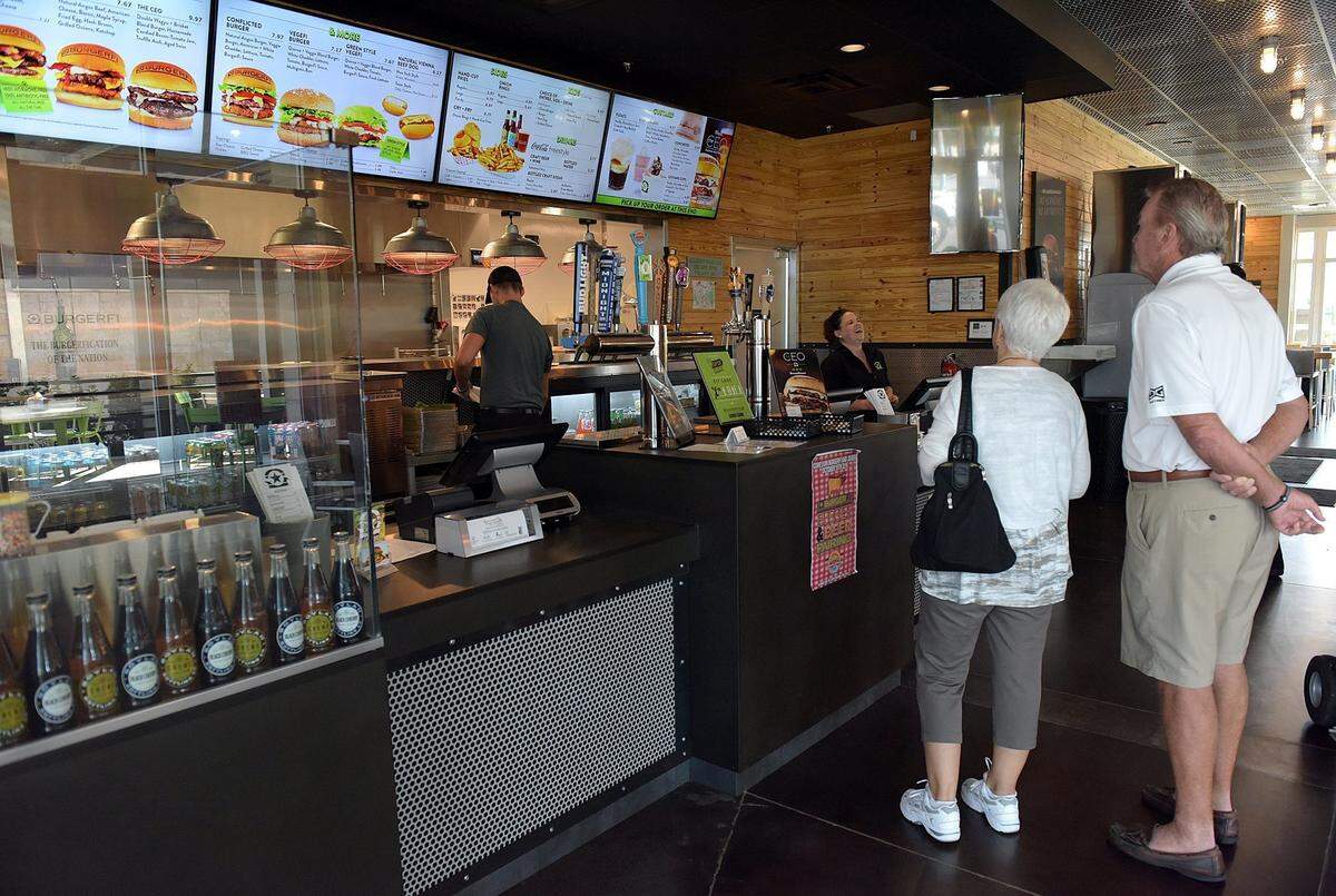 10/19/2016--BurgerFi, a craft burger chain, opened a location in Sarasota County in August 2016. The company recently filed paperwork with Manatee County government to open a restaurant in Lakewood Ranch.