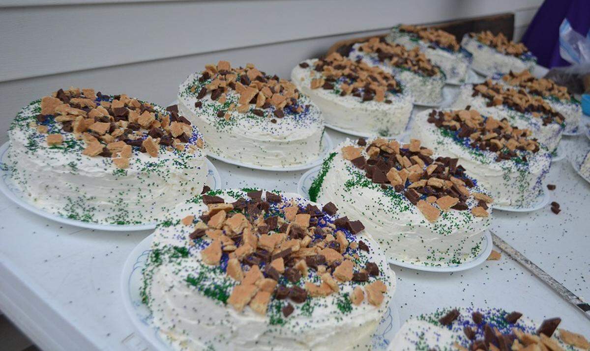 In addition to 75 pies, the cooks prepared 16 s’mores cakes for guests to enjoy at the wedding of Manuel and Elizabeth.