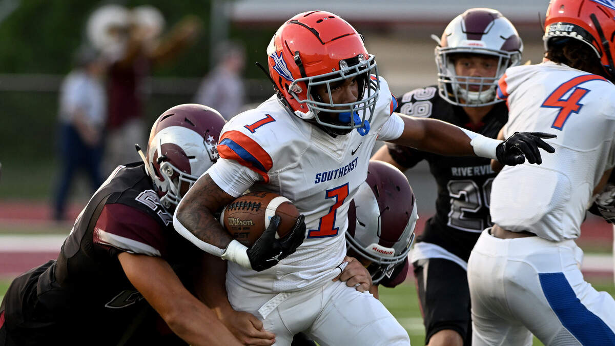 Southeast High’s Ostave Dorvilus early in the game against Riverview High in Sarasota on August 25, 2023.