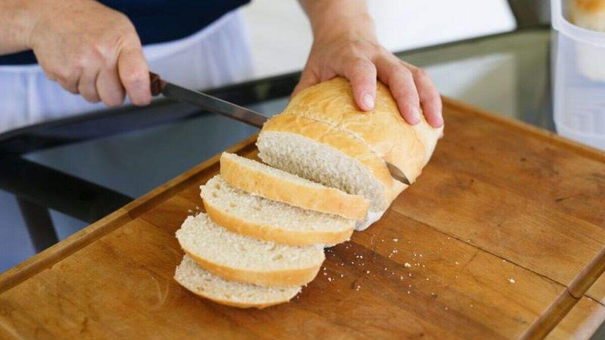When Lovina’s neighbor Irene would do one of her many acts of neighborly kindness, Lovina would try to reciprocate, such as with a fresh loaf of bread.