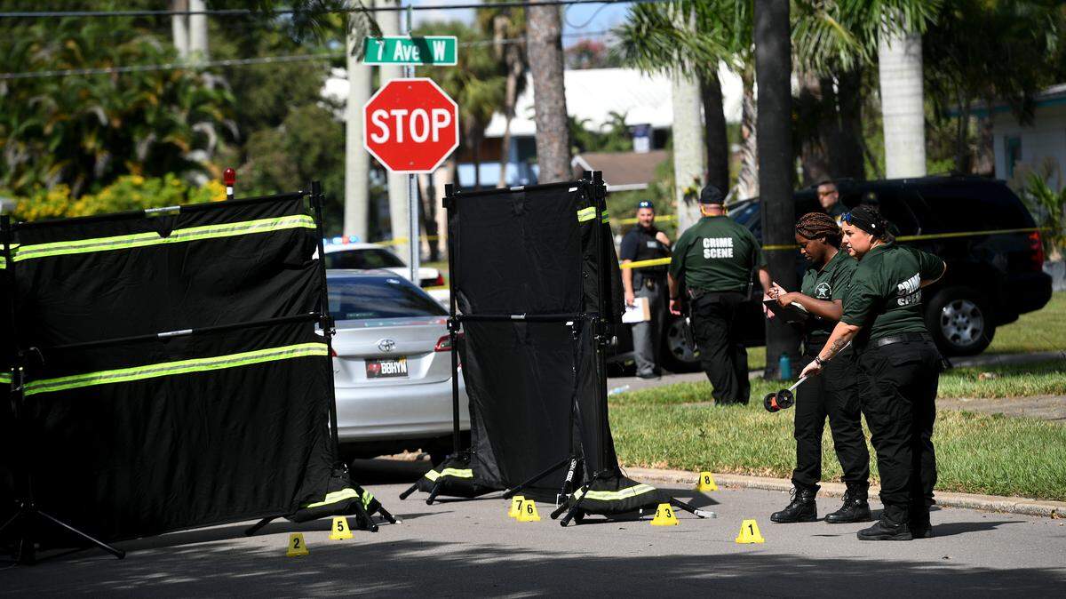 Manatee County law enforcement investigate the scene of a deadly shooting in West Bradenton at the intersection of 7th Avenue West and 50th Street Court West in 2021.