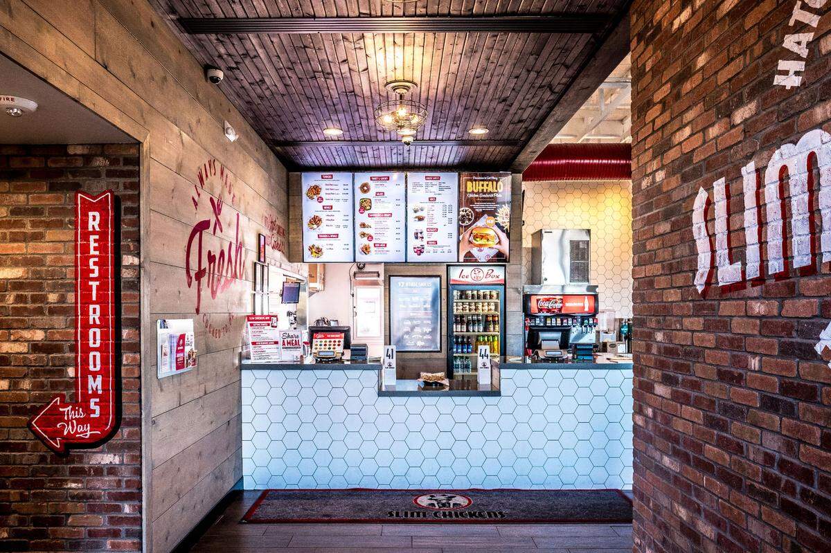Here’s a glimpse inside a Slim Chickens restaurant. A new location will open in Lakewood Ranch on Monday, Jan. 23, 2023.