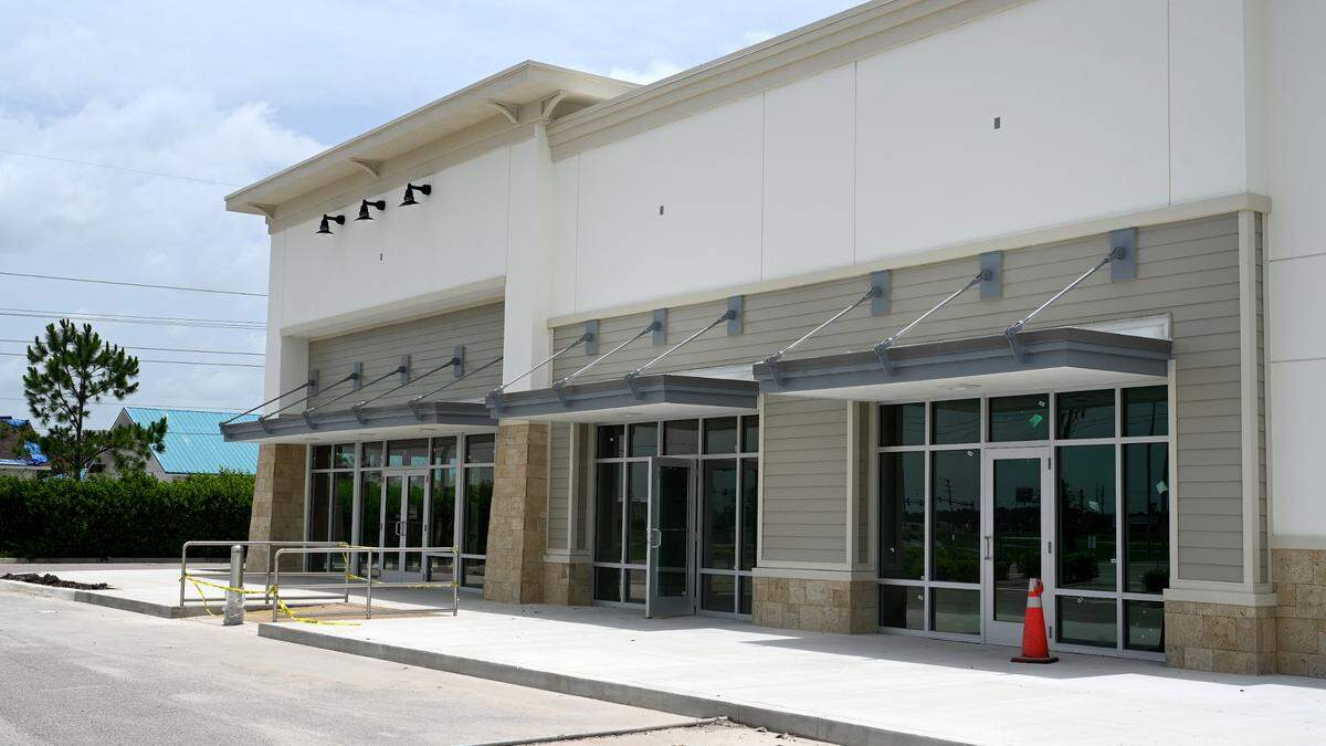 A new Ed’s Tavern is opening in the Gateway Commons Shopping Center in Palmetto.