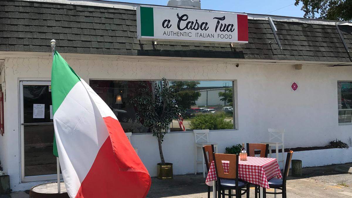 A Casa Tua Italian restaurant, formerly a catering and takeout-only business, has reopened in a new location at 8799 Cortez Road as a sit-down restaurant. Nicola and Maria Simone are the owners.