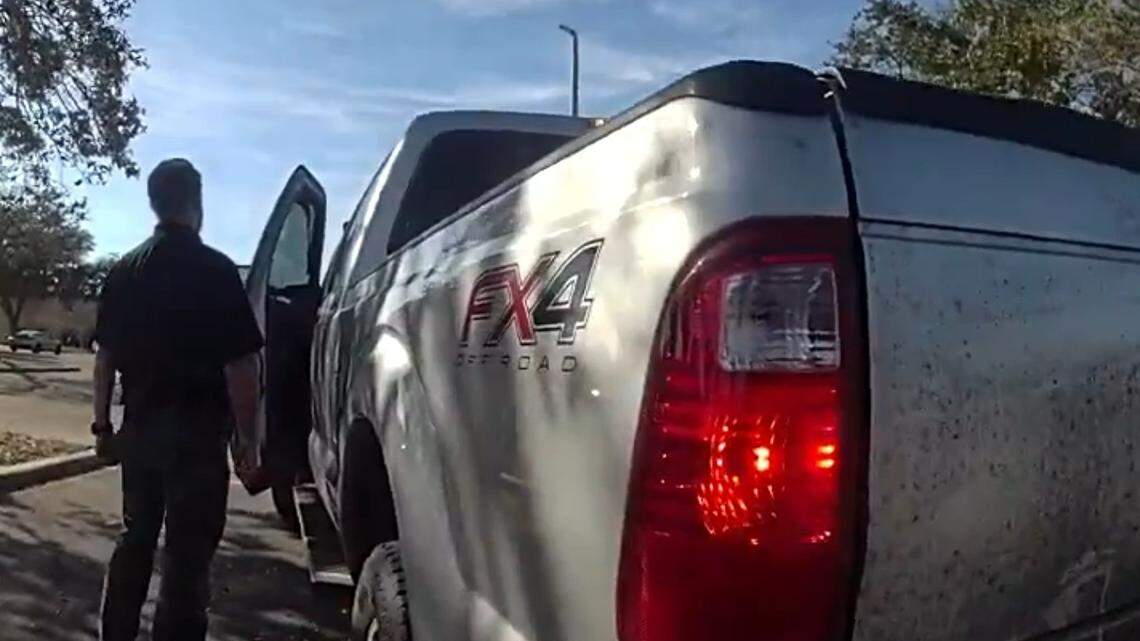 Bradenton man caught using stolen credit cards to buy gas, police say