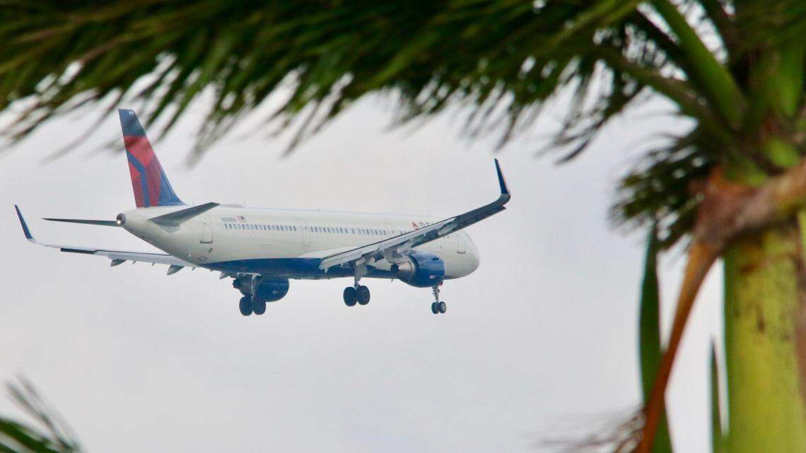 Delta extends service between Sarasota Bradenton and this big Midwest city to end of summer