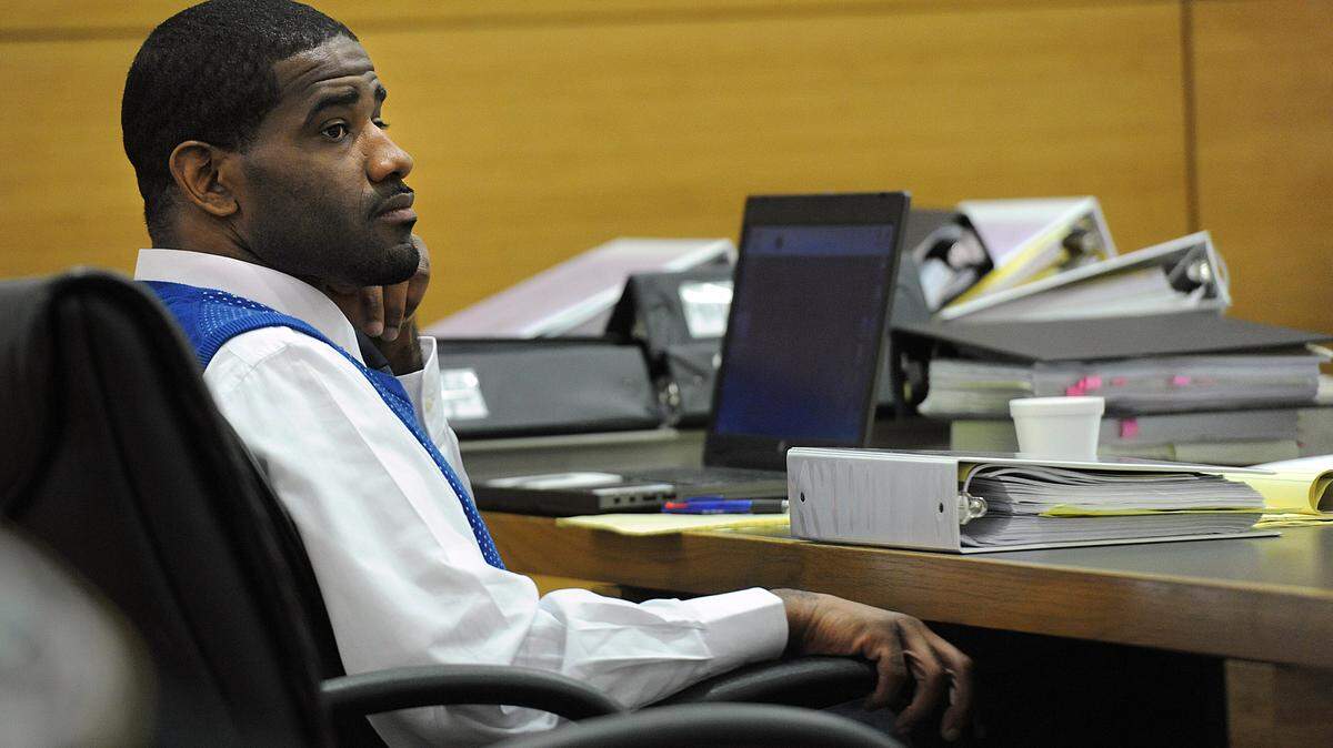 Everrick Houston listens to testimony during his November 2014 trial for two counts of first degree murder and one count of armed robbbery. 
 TIFFANY TOMPKINS-CONDIE/Bradenton Herald