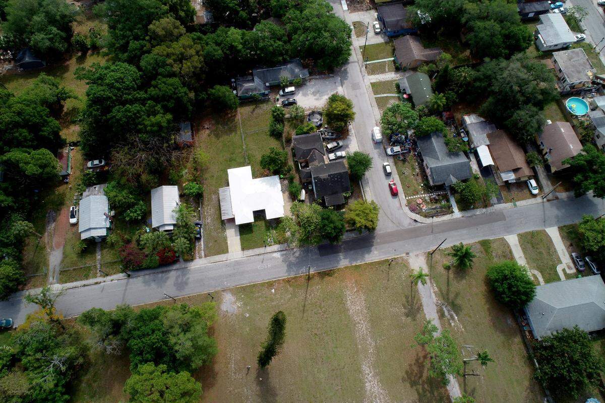 There are two proposals for the old Manatee Inns site on 14th Street West. One is a dense project to build about 220 units with two five-story buildings, the other proposal is a national storage company that builds climate controlled storage facilities to look like apartment complexes.