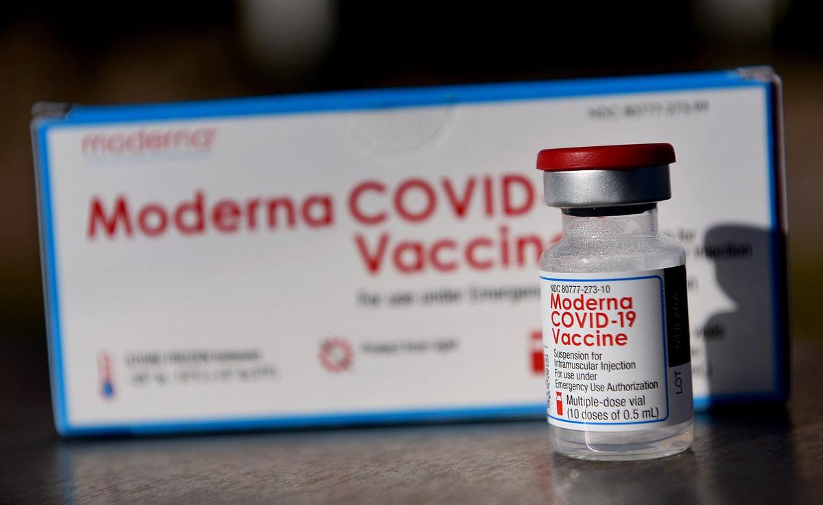 12/30/20--Residents 65 and over lined up to receive the Moderna vaccine at the Manatee County Public Safety complex.