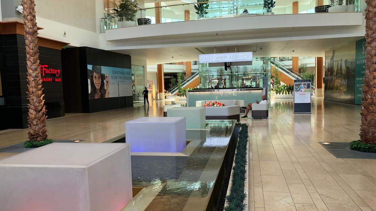 5/18/2021--The Mall at University Town Center does not require masks at the entrance, but about half the tenant stores do. The customer service desk offers free masks for guests who need one.