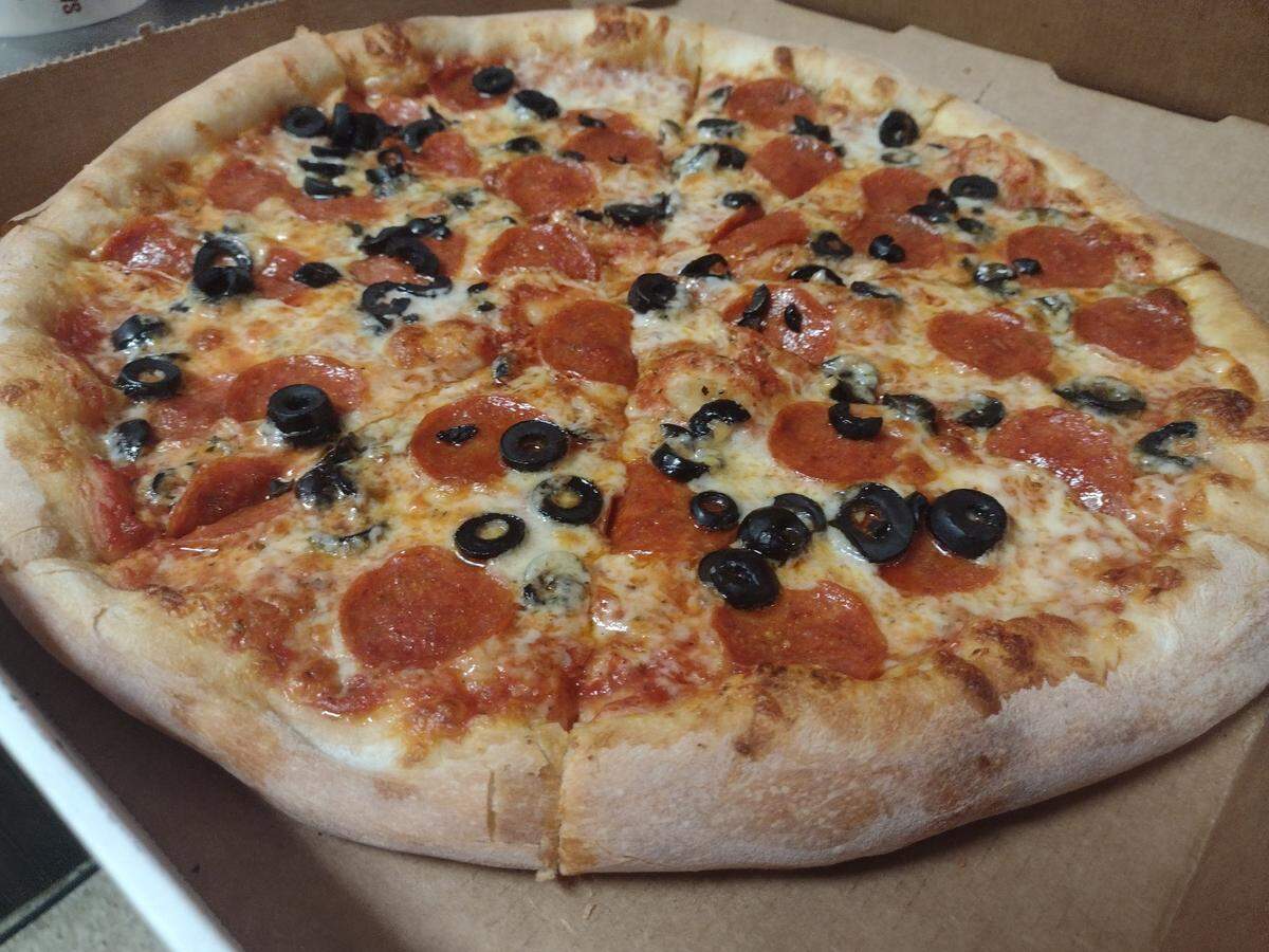 Ryan and Erin Wilder operate Wilder’s Pizza at 827 14th St. W., Bradenton, offering pasta dishes and New York-style pizza.
