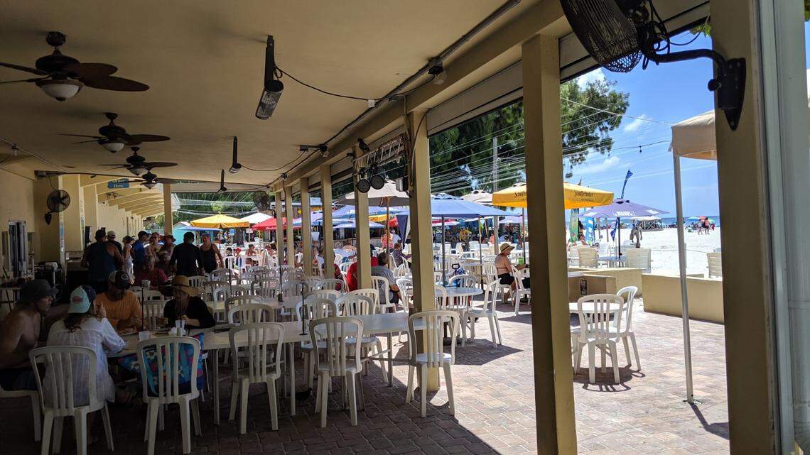 Despite new safety rules, 2 Manatee restaurants close after employees test for COVID-19