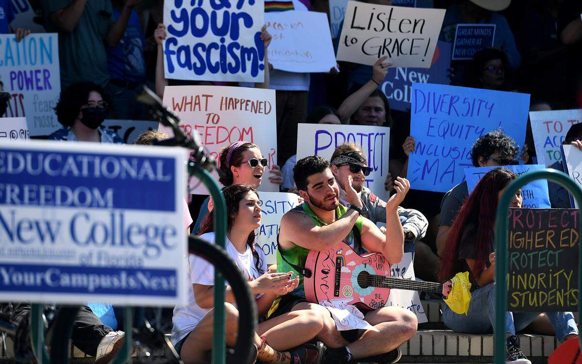 Students, faculty and alumni gathered near the Sudakoff Center at New College on Feb. 28 before a meeting of the new board of trustees to make passionate speeches.