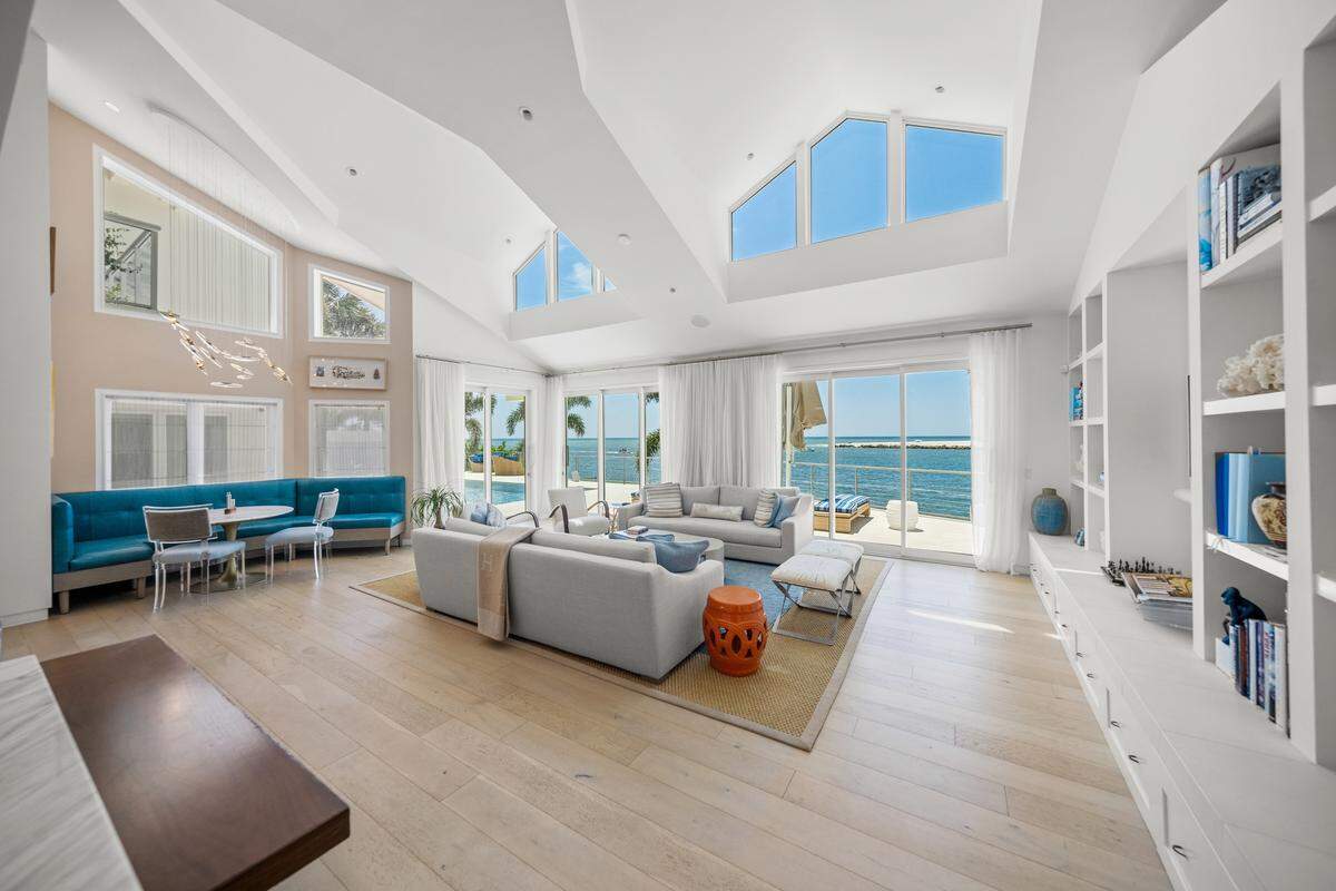 A Lido Shores mansion hit the market for $26 million in August 2025.