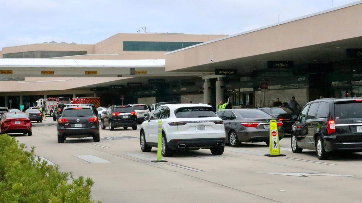 With parking mostly full at Sarasota Bradenton International Airport on Nov. 22, 2022, for Thanksgiving, cars were being diverted to overflow lots.