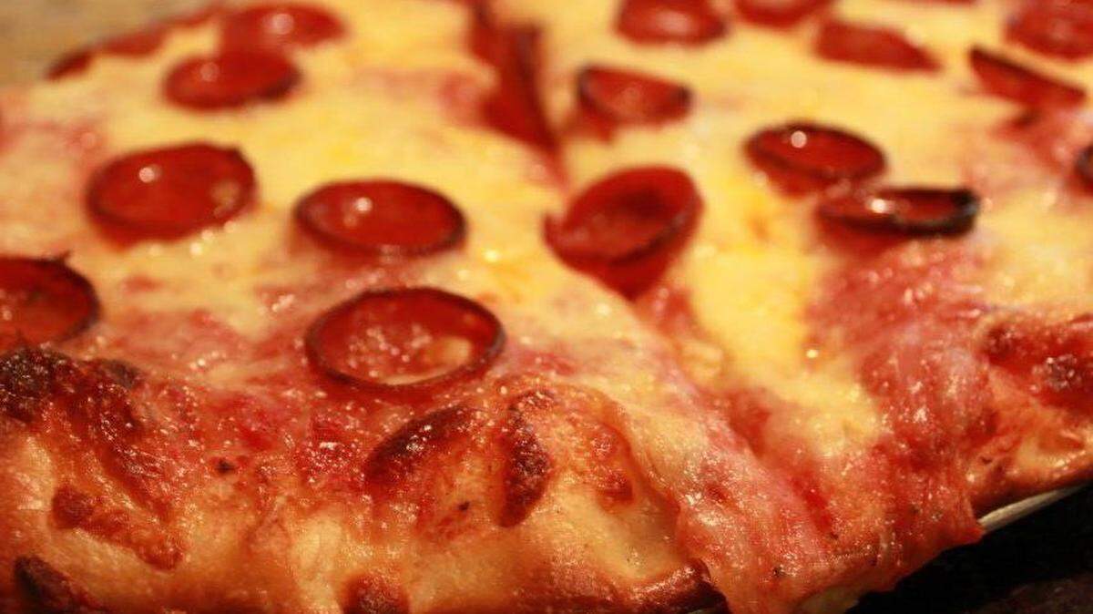 Oven-fresh pepperoni pizza at Casa Di Pizza on State Road 64 in Bradenton.