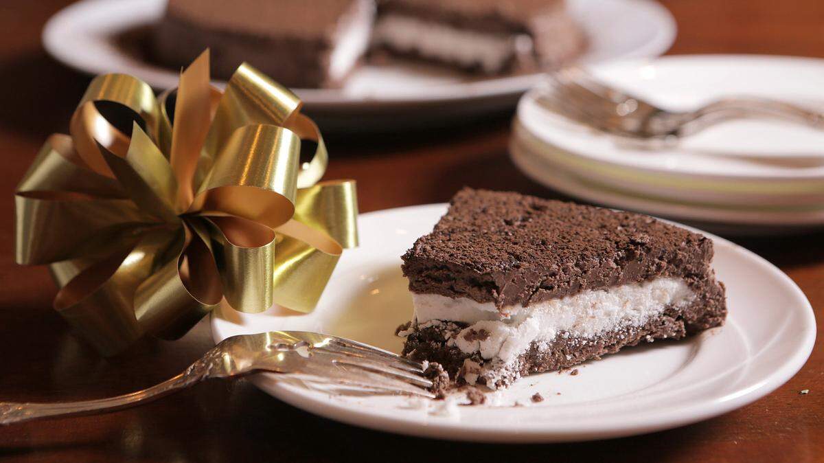 Chocolate Mousse Cake for Christmas dinner. (Huy Mach/St. Louis Post-Dispatch/TNS) 