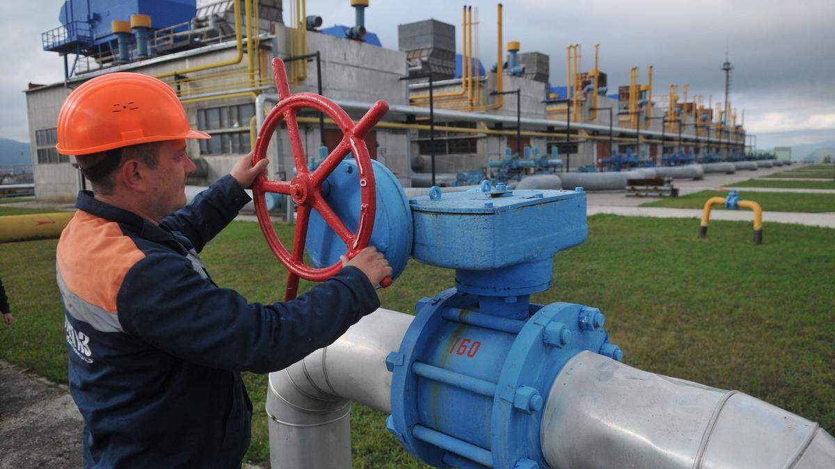 A worker at a Ukrainian gas station Volovets in western Ukraine Wednesday, Oct. 7, 2015. Russia, Ukraine and Europe have reached a deal on gas deliveries over the upcoming winter months. (AP Photo/Pavlo Palamarchuk)