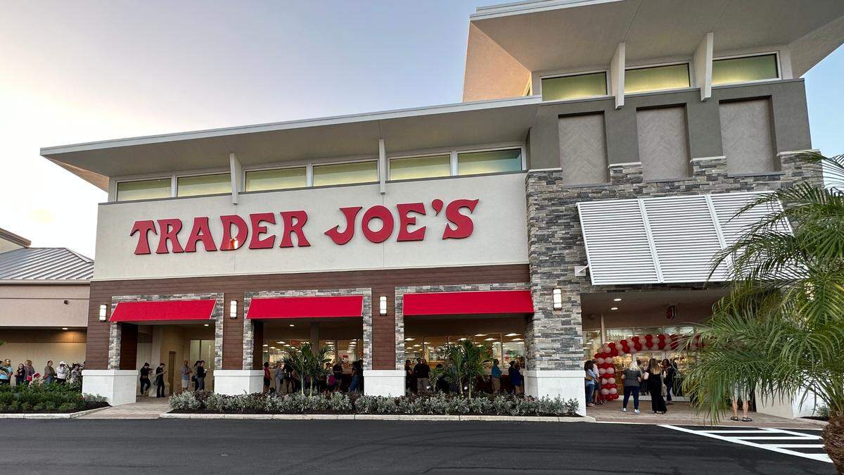 An estimated 300 shoppers were lined up for the opening of Manatee County’s first Trader Joe’s on Thursday, 10/26/2023. The new store is at 8111 Cooper Creek Blvd.