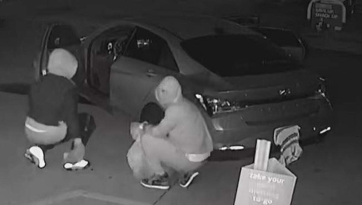 Bradenton Police screen captured the Shell store’s security footage.