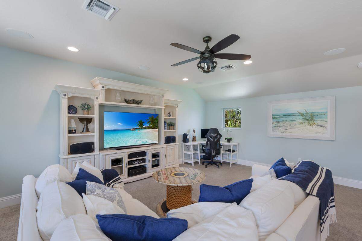 Vista Del Fiume, an estate located on three acres on the Manatee River in Northwest Bradenton, is on the market. The property has over 7,000 square feet of living space, a chef's kitchen and three boat lifts. The property is located at 1707 71st Street Northwest, Bradenton.