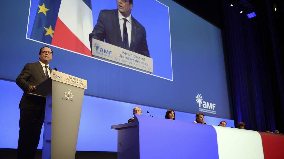French President Francois Hollande delivers a speech during a meeting with French mayors in Paris, Wednesday Nov. 18, 2015. French President Francois Hollande says France is 'at war' against terrorism by the Islamic State group. (Stephane de Sakutin, Pool Photo via AP)