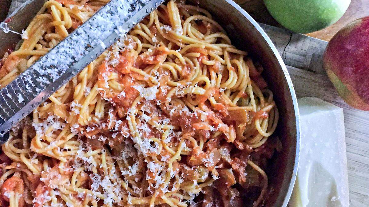 Spaghetti in tomato-apple sauce sounds weird, but it's a great flavor combination.
