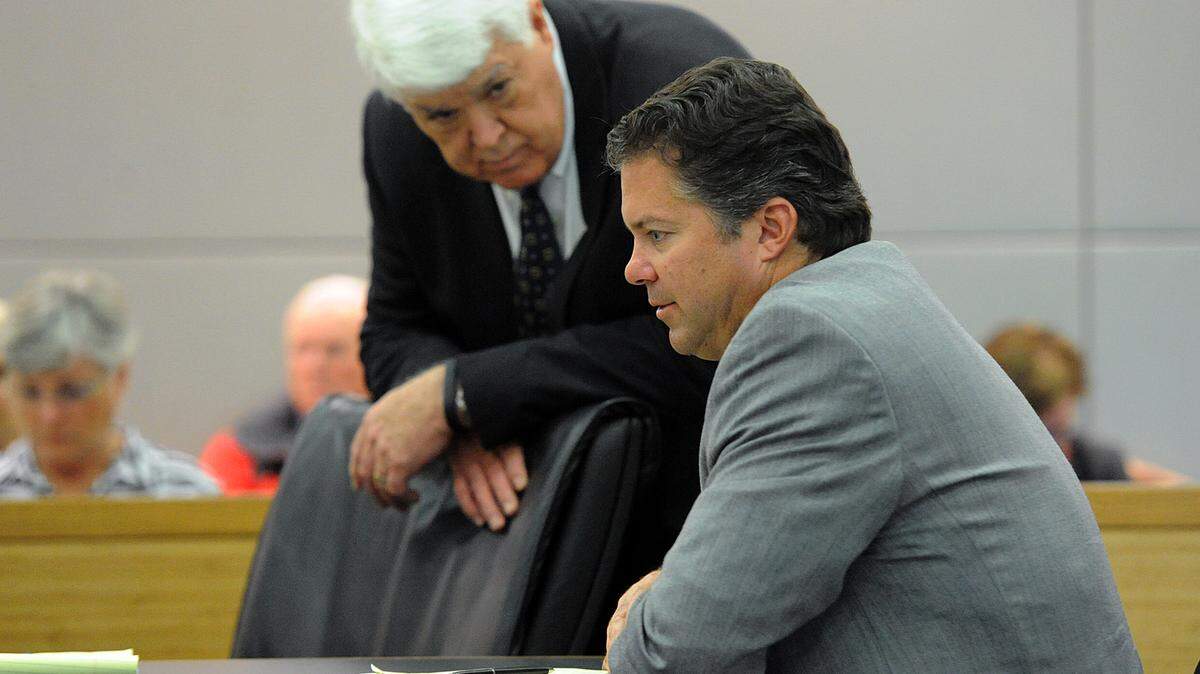 Attorney John Romano with his client, Robert Gagnon during a hearing at the judicial center to hear a motion by the school board to dismiss Gagnon's lawsuit. 
 TIFFANY TOMPKINS/Bradenton Herald
