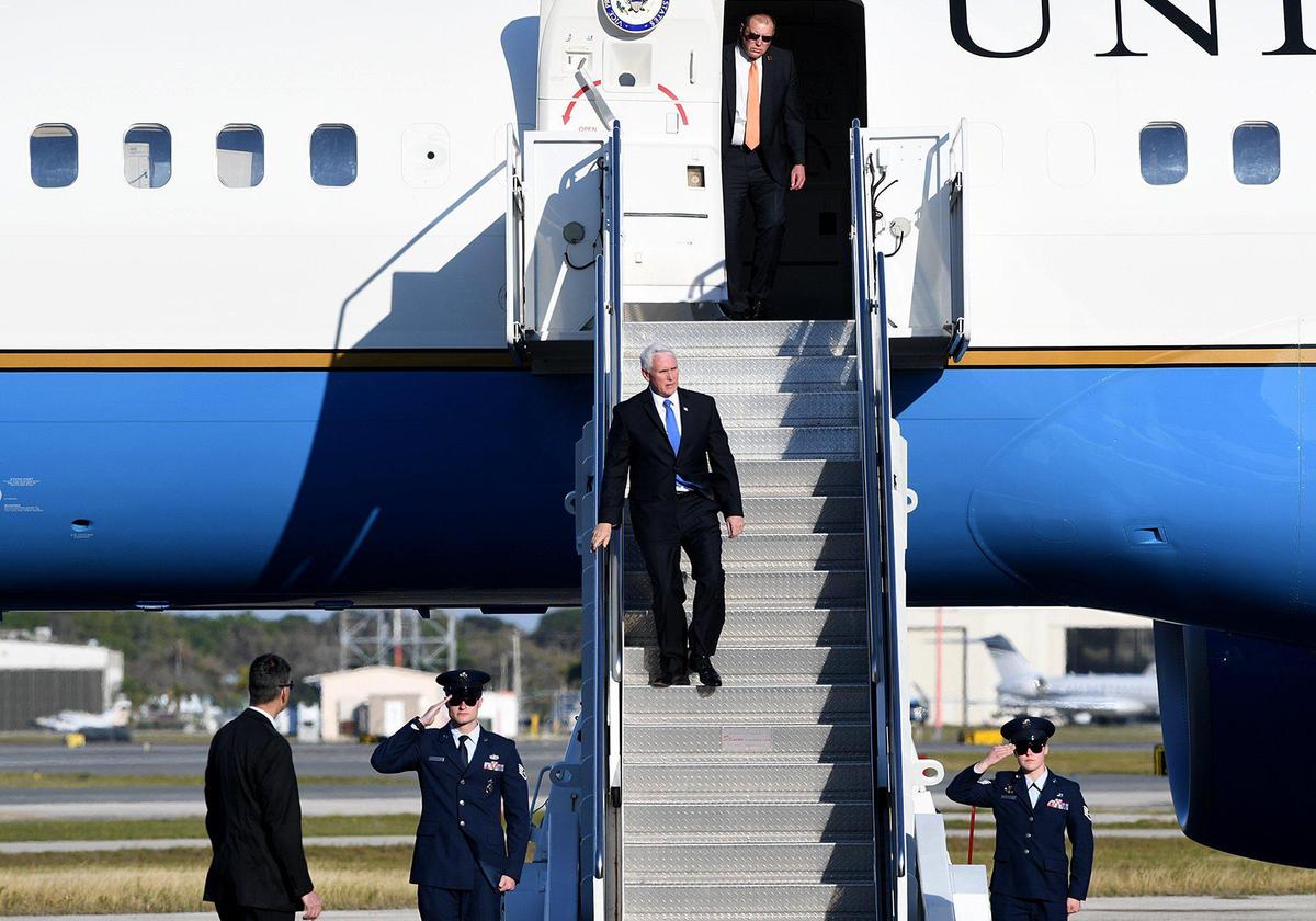 Vice President arrives at the Sarasota-Bradenton International Airport to attend a fundraiser at Congressman Vern Buchanan’s Longboat Key home.