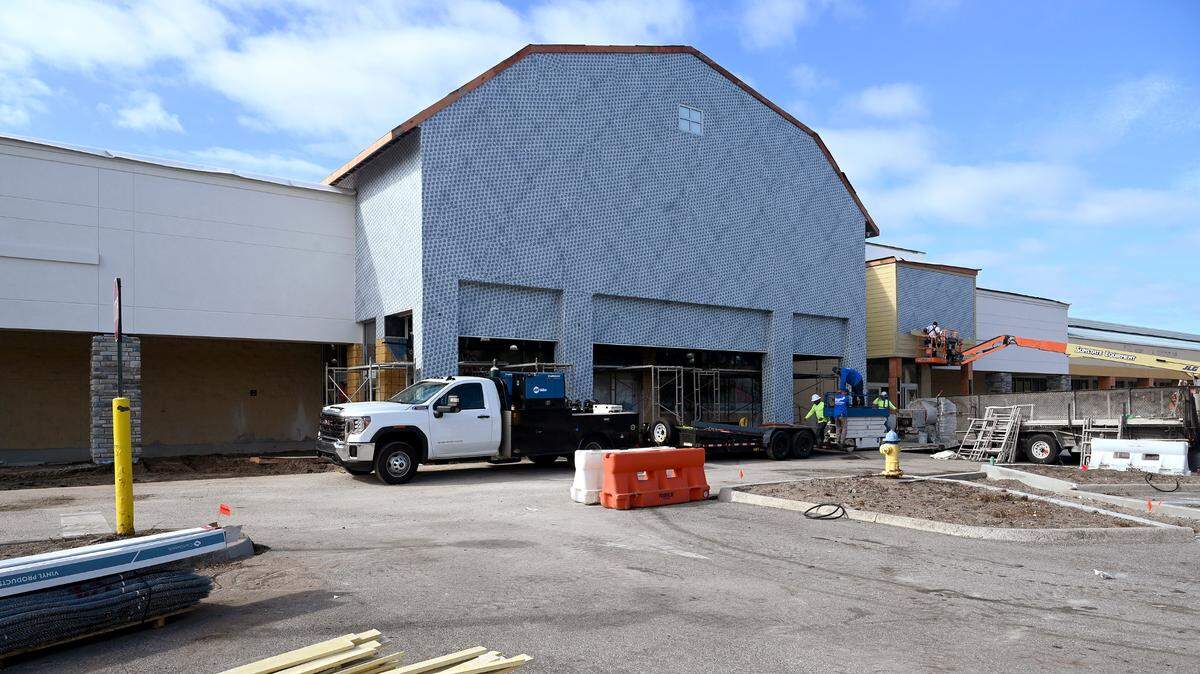 Detwiler’s will be holding a job fair 4-8 p.m. Wednesday, Oct. 4 at its new store on 53rd Avenue.