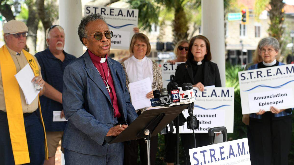 Pastor Joreatha Capers of Rogers Community United Methodist Church speaks with other faith leaders during a press conference to commend State Attorney Ed Brodsky for adopting a pre-arrest diversion program in Sarasota for non-violent misdemeanors on October 26, 2022. The group of leaders, called STREAM, are calling upon Sheriff Wells to adopt the program in Manatee County.