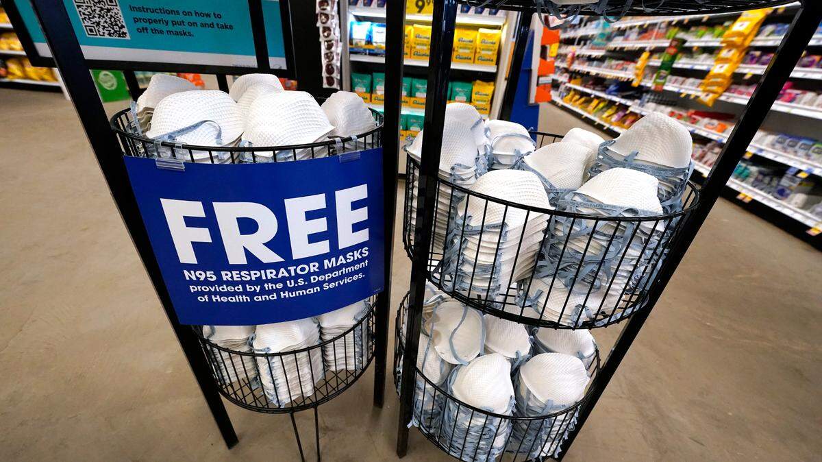 A product stall filled with free N95 respirator masks, provided by the U.S. Department of Health and Human Services.
