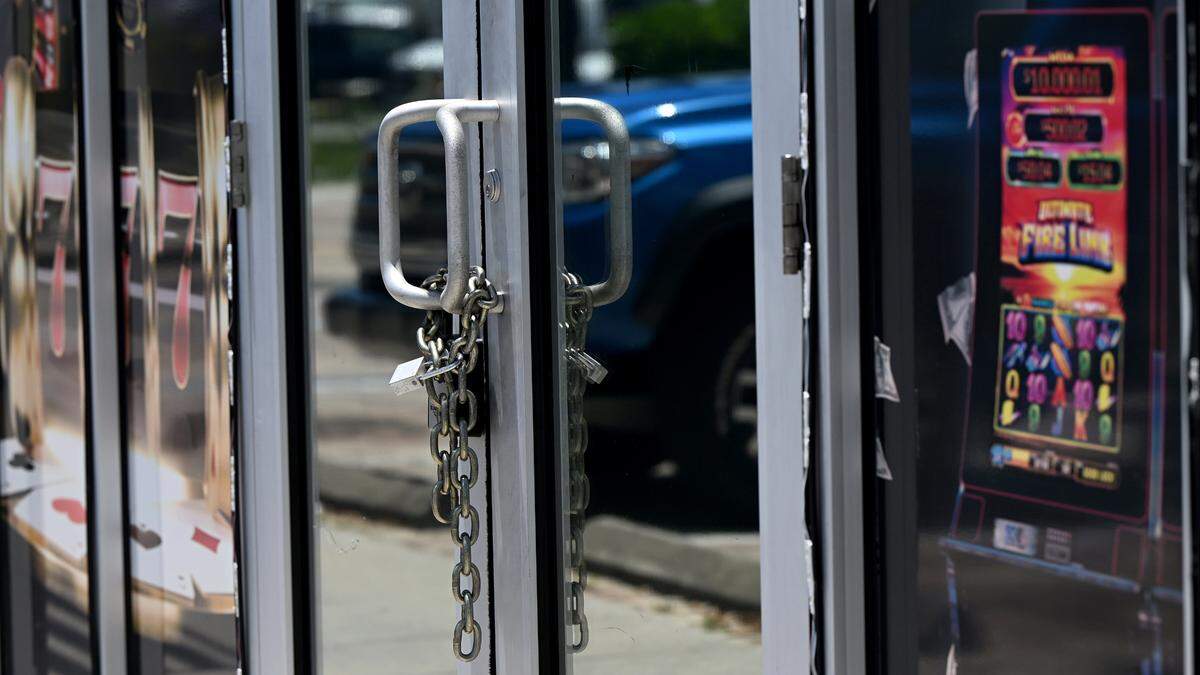 The Spin Fun Arcade at 5234 14th Street West in Bradenton had a chain and padlock on its doors on July 10, 2025.