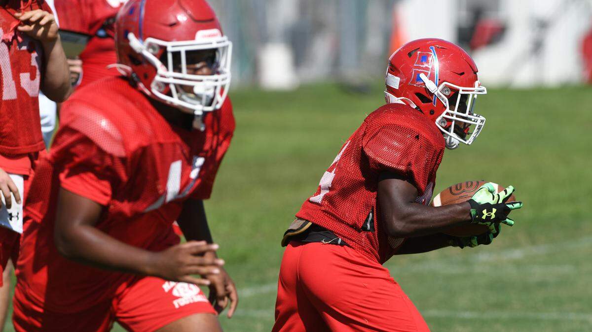 Manatee High football players during practice at on Wednesday, Sept. 21, 2022.
