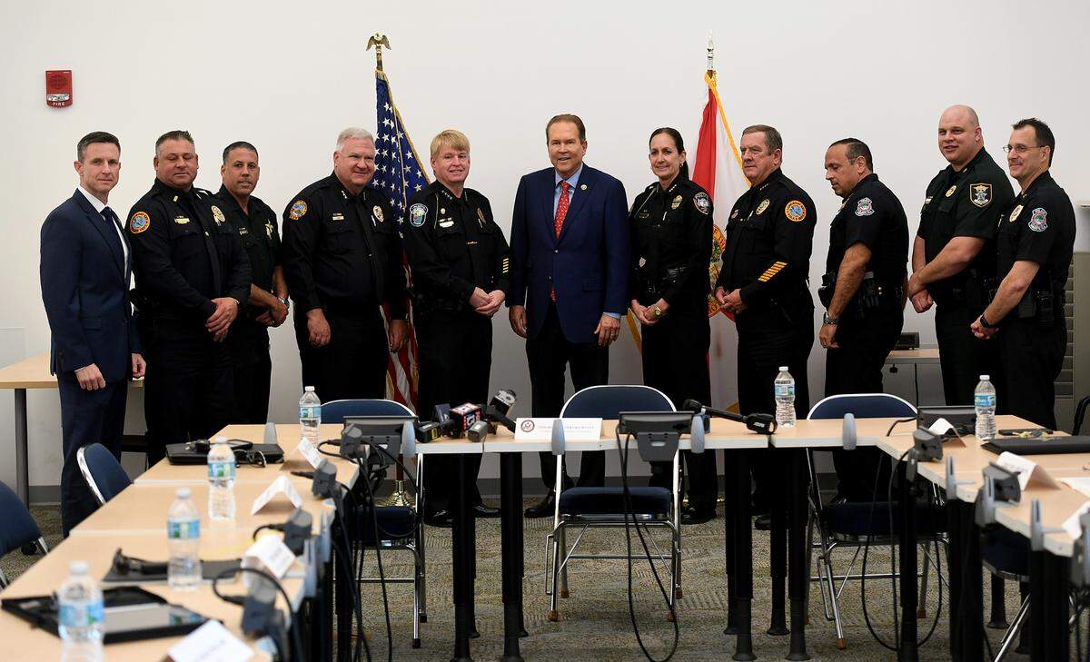 Local law enforcement gathered with Congressman Vern Buchanan for a group photo after a roundtable to discuss crime.