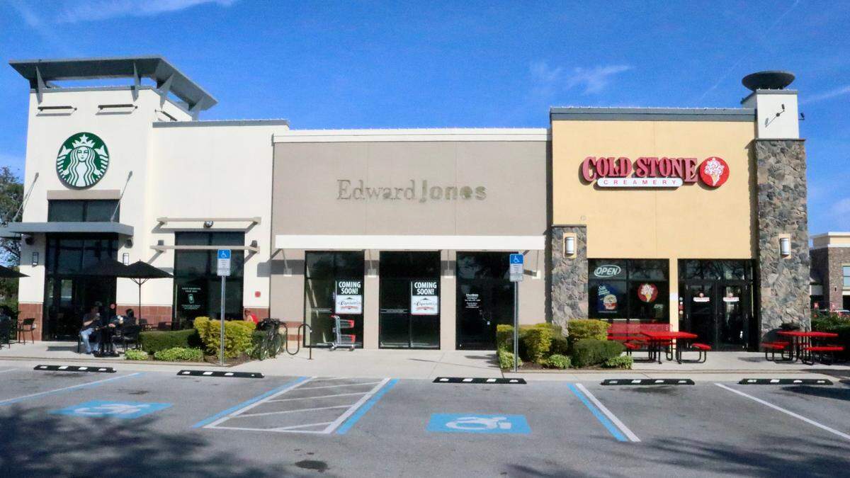 A&nbsp;Capriotti’s Sandwich Shop is planned for this vacant space between Starbucks and Cold Stone Creamer in the Shoppes of&nbsp; Paradise Bay, 7480 Cortez Road W.
