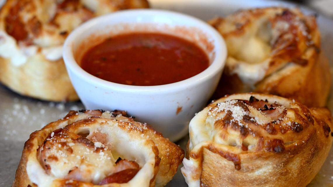 What restaurants and stores recently opened in Manatee County? Take a look