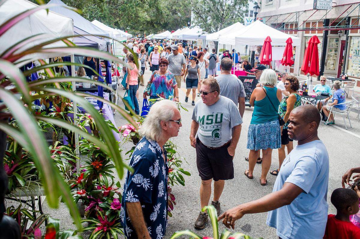 Customers browse a variety of booths at the Bradenton Farmers’ Market.